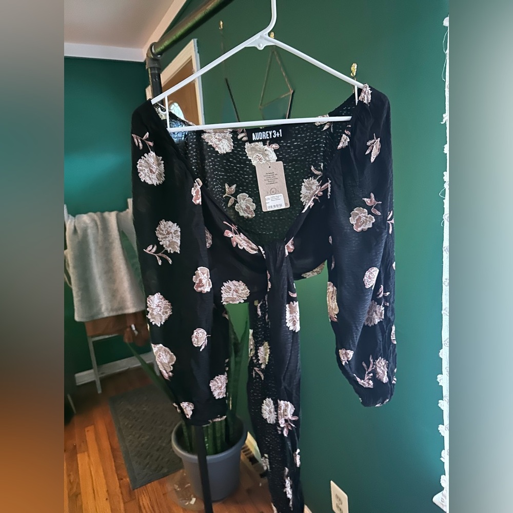 Black floral crop top wrap